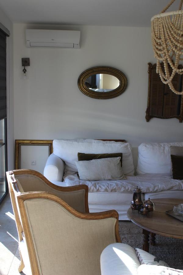 Chez Elles En Provence Villa น็องส์-เลส์-แป็งส์ ภายนอก รูปภาพ