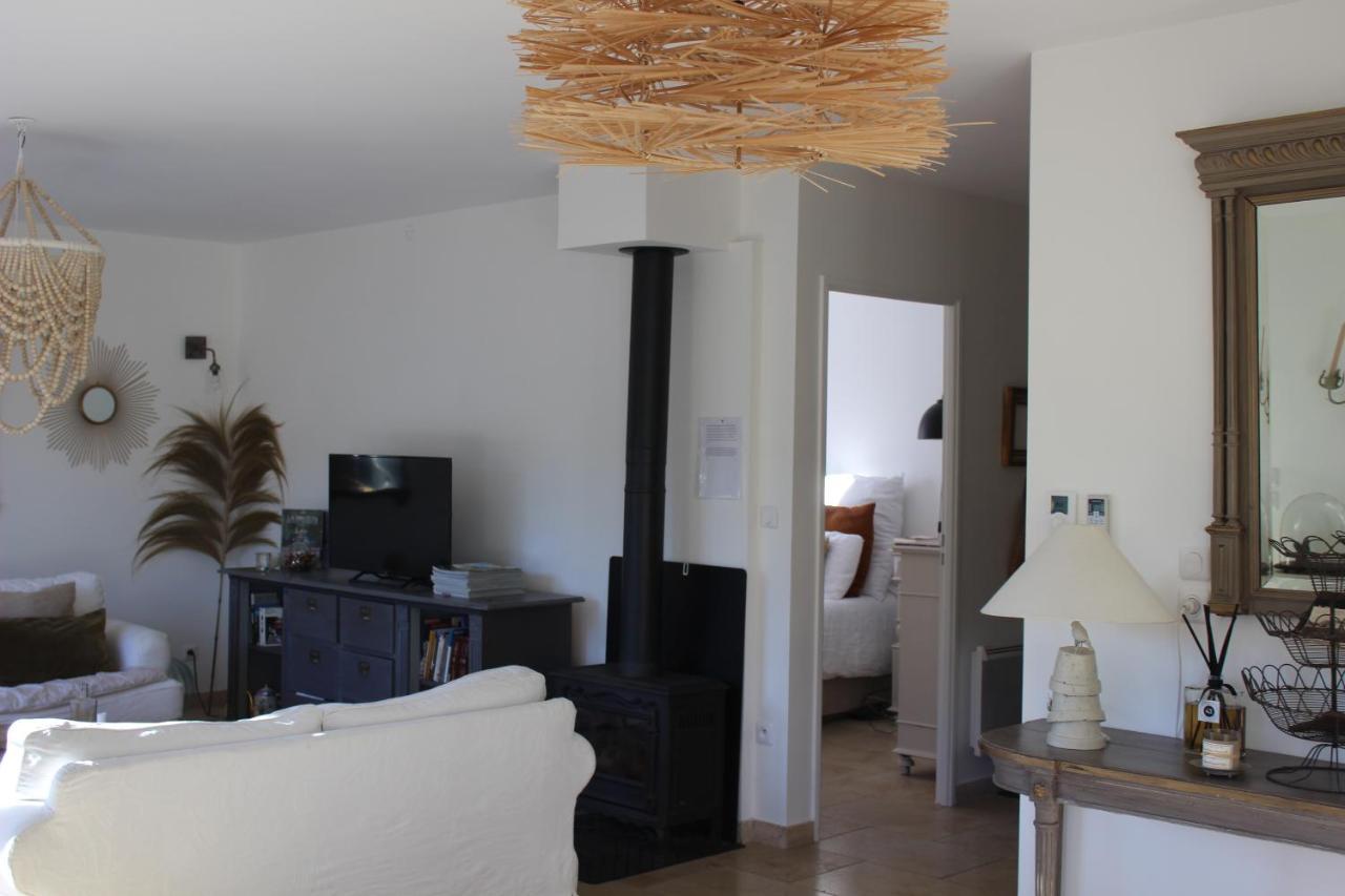 Chez Elles En Provence Villa น็องส์-เลส์-แป็งส์ ภายนอก รูปภาพ