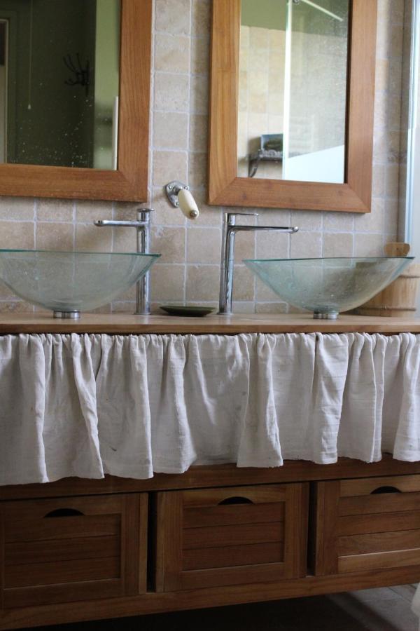 Chez Elles En Provence Villa น็องส์-เลส์-แป็งส์ ภายนอก รูปภาพ