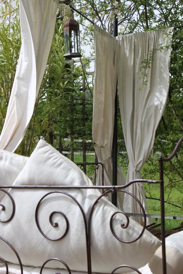Chez Elles En Provence Villa น็องส์-เลส์-แป็งส์ ภายนอก รูปภาพ